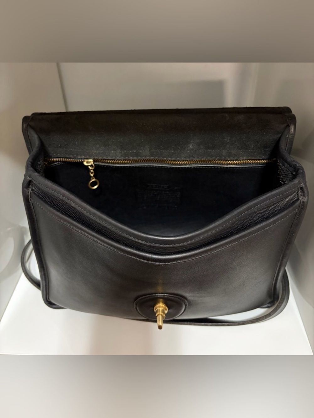 Vintage Coach Willis Bag (#9927) Black Leather Brass Hardware & Long Strap - Picture 6 of 8